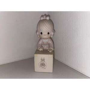 Precious Moments Figurine E-0007 "Sharing Is Universal" 1987 4.5" Enesco